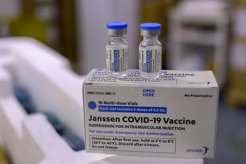 Especialistas dos EUA analisam riscos da vacina Janssen