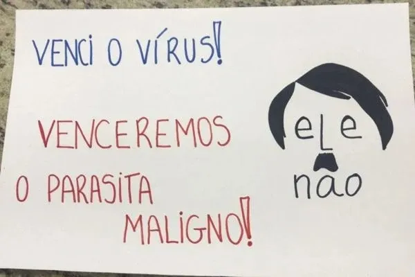 Casal é vacinado após guardar cartaz de críticas a Bolsonaro