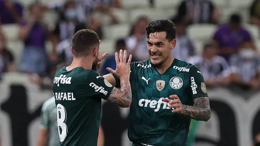 Com gols de jogadores questionados, Palmeiras bate o Ceará