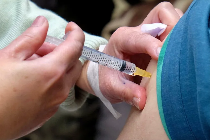 Grupos prioritários são vacinados em Arapongas nesta quarta