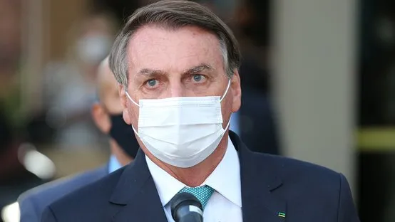 Jair Bolsonaro veta distribuição gratuita de absorventes