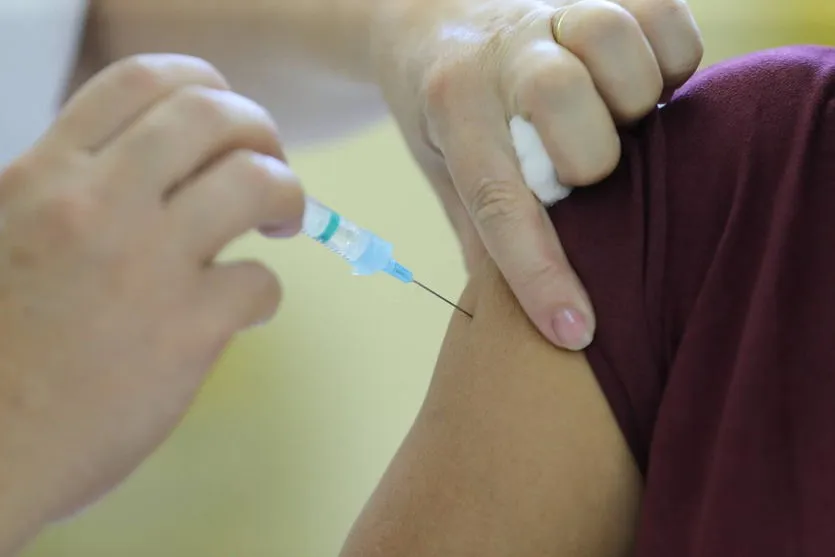 Ministério da Saúde recua e liberar vacinação de adolescente