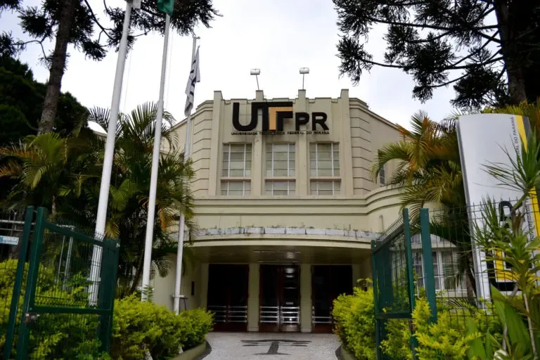 Alunos e servidores da UTFPR dizem que foram intoxicados