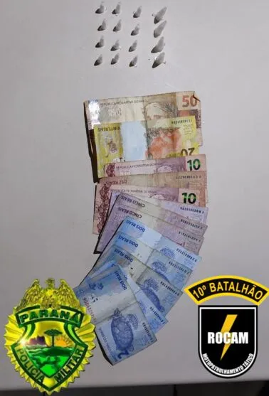 17 pinos de cocaína e R$ 125 em notas foram apreendidos pela polícia