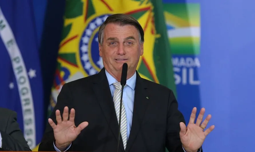 O presidente da República, Jair Messias Bolsonaro (PL), visitará duas cidades do Paraná nesta sexta-feira (3). De acordo com a agenda do chefe do Executivo, ele pega um voo na Base Aérea de Brasília/DF e deve ir à Umuarama, no Noroeste do estado.