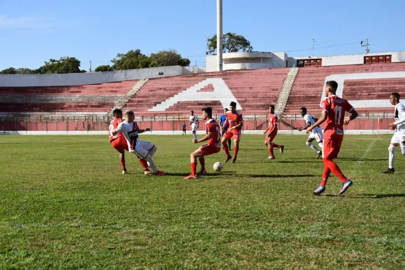 Apucarana Sports e Atlético Clube Paranavaí jogaram no Estádio Waldemiro Wagner