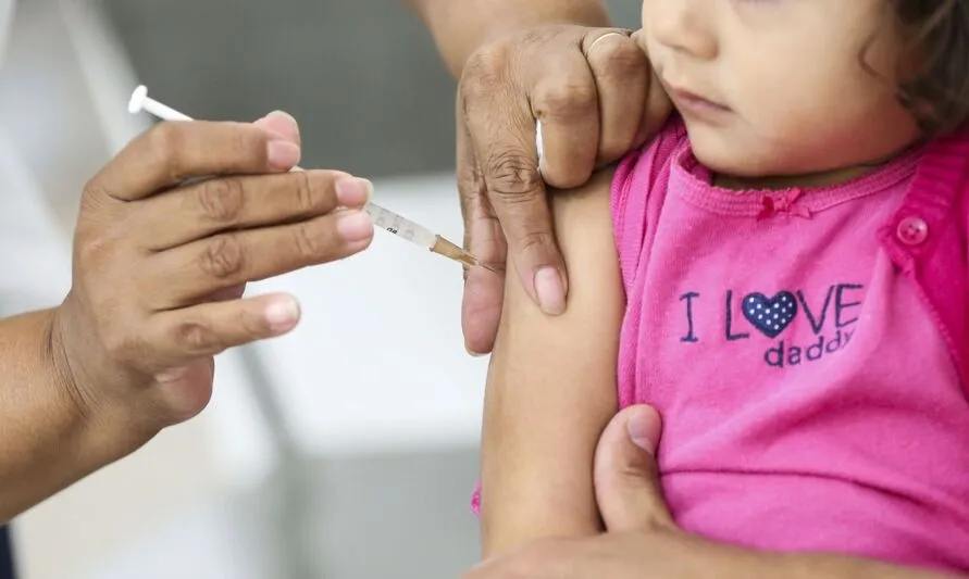 O Brasil ainda está abaixo da meta de vacinação contra o sarampo