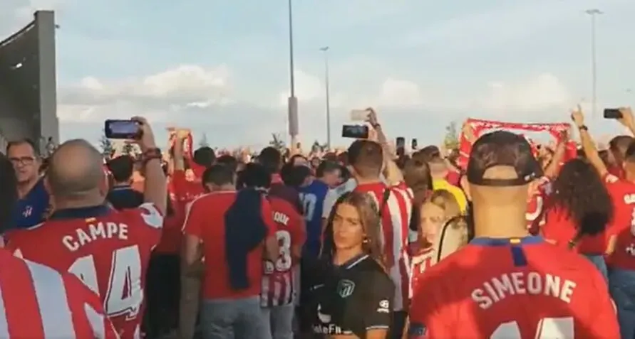 Torcida do Atlético de Madrid faz cânticos racistas contra Vinicius Junior