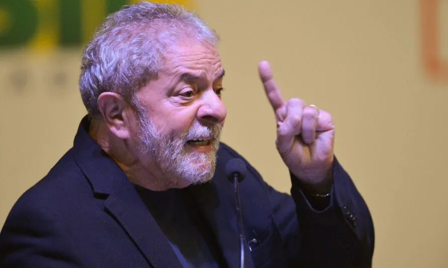 Ao destacar políticas do governo Bolsonaro, Lula citou as mortes pela covid e o crescimento da fome e da desigualdade.