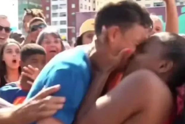 O repórter Rodrigo de Luna foi beijado “a força” durante a cobertura do Carnaval em Recife