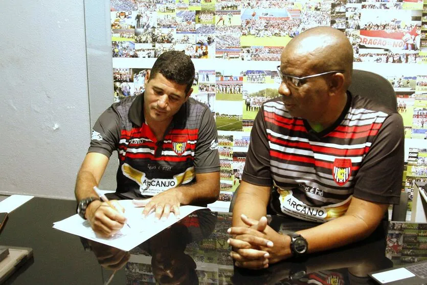 Oscavo assina contrato com o Apucarana Sports