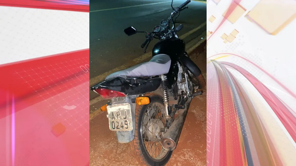 Polícia encontra moto furtada escondida em matagal