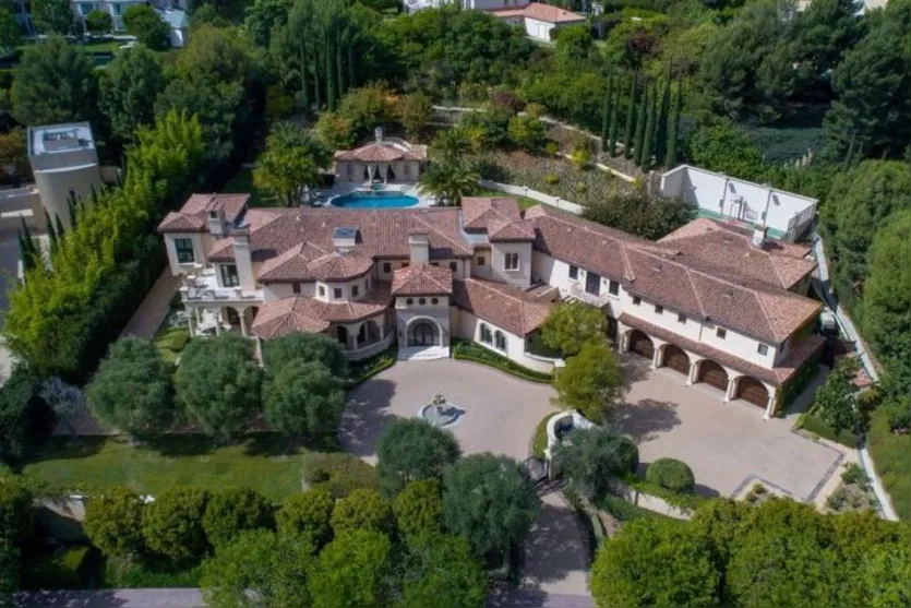 Sofia Vergara e Joe Manganiello compram mansão de R$ 127 milhões nos EUA