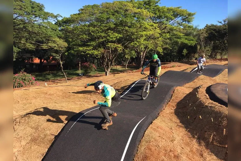 Ciclistas de Ivaiporã apresentam projeto de pista pump track