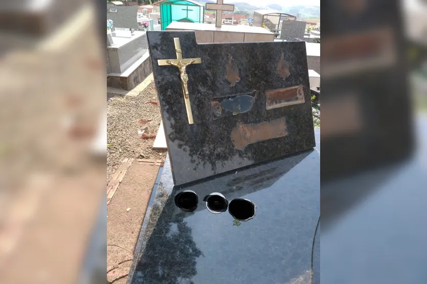 Criminosos furtam placas de túmulos em Califórnia