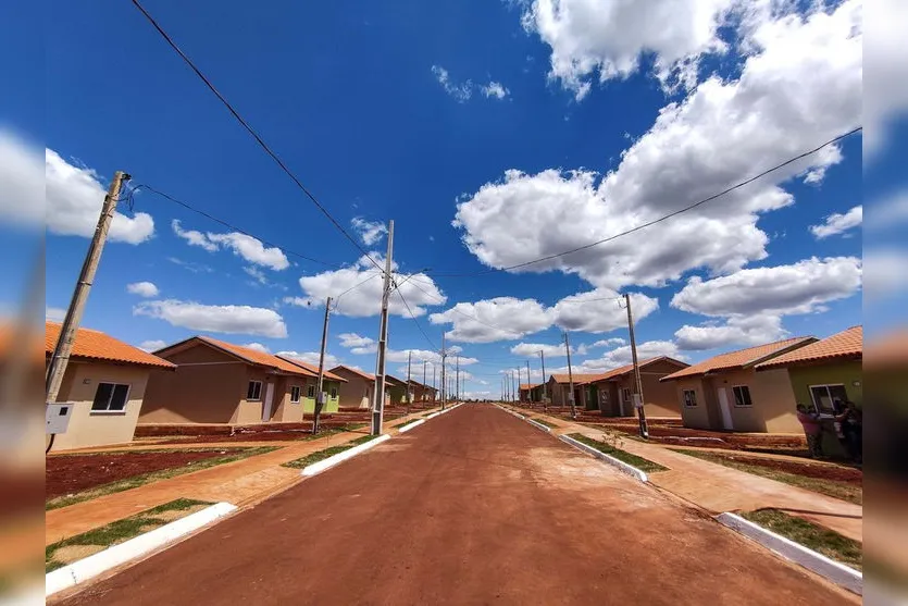 Ratinho Junior entrega novas casas em Marumbi; assista