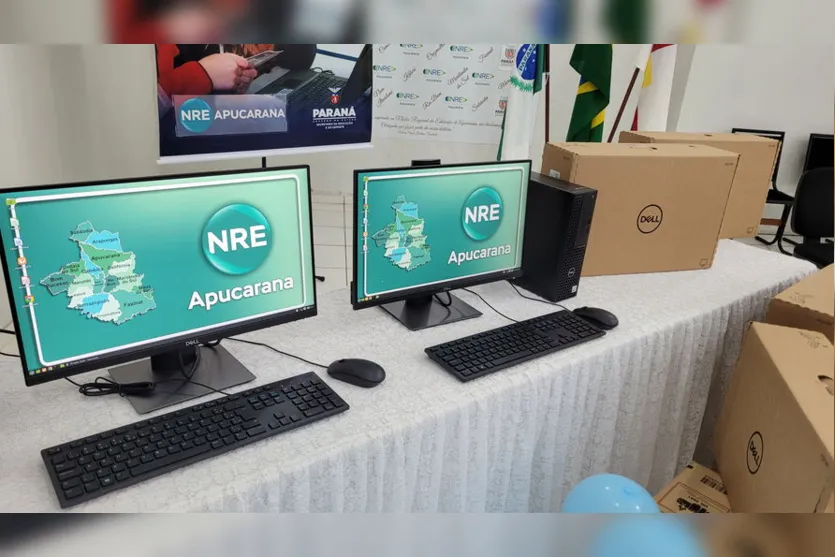 NRE entrega 360 computadores para colégios estaduais