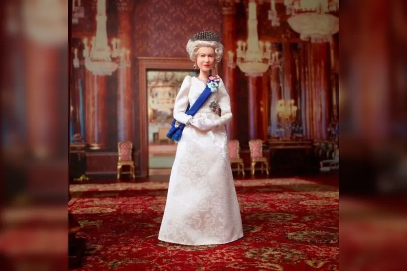  Mattel lança boneca em homenagem aos 70 anos de reinado de Elizabeth II 