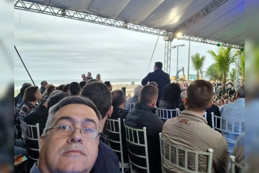  O governador Ratinho Junior e o ex-secretário de Saúde do Paraná, Beto Preto, participaram da cerimônia nesta sábado (25) 