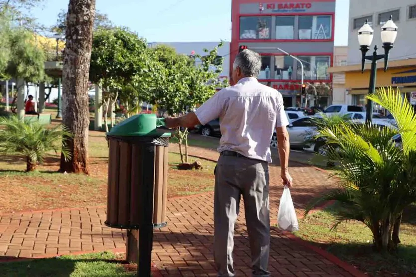 Ivaiporã investe recursos da taxa do lixo e adquire lixeiras ecológica