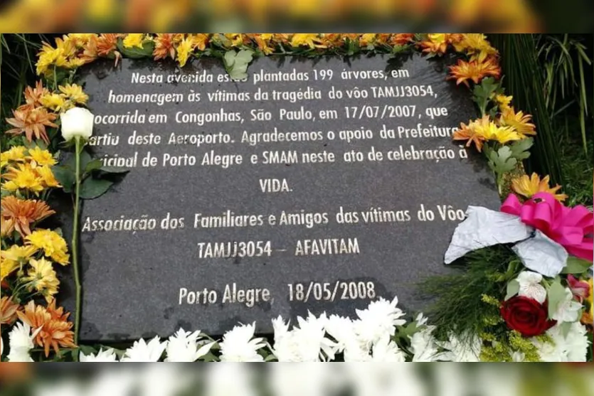  Neste domingo, diversas famílias voltarão para os aeroportos de Porto Alegre e de São Paulo para prestar mais uma homenagem aos mortos 