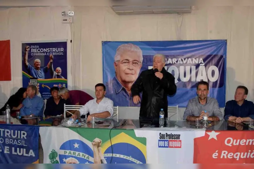  O evento que ocorreu no Salão Mari Noivas reuniu lideranças de partidos políticos, movimentos sociais e sindicais, e apoiadores 