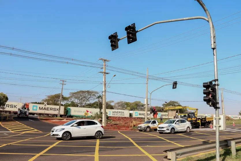 Conjunto de semáforos é instalado na Avenida Minas Gerais