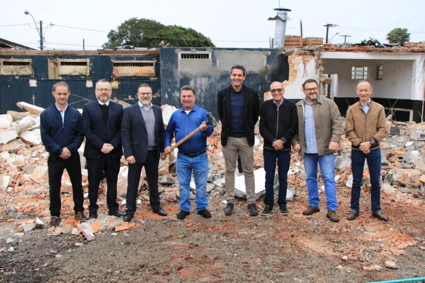  Onofre celebrou a demolição e garantiu que a iniciativa abre um novo ciclo para a segurança pública do município 