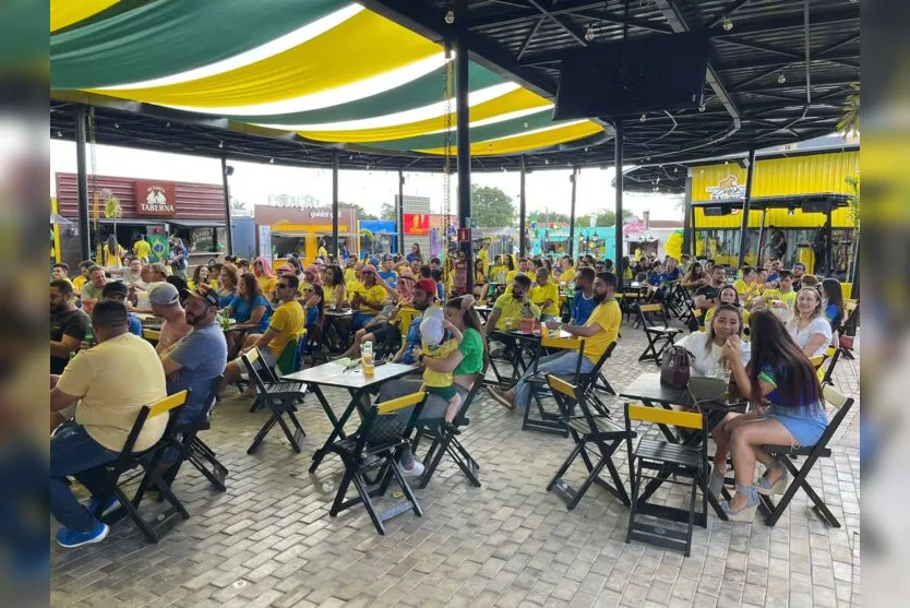 Torcedores movimentam bares de Apucarana para ver estreia do Brasil