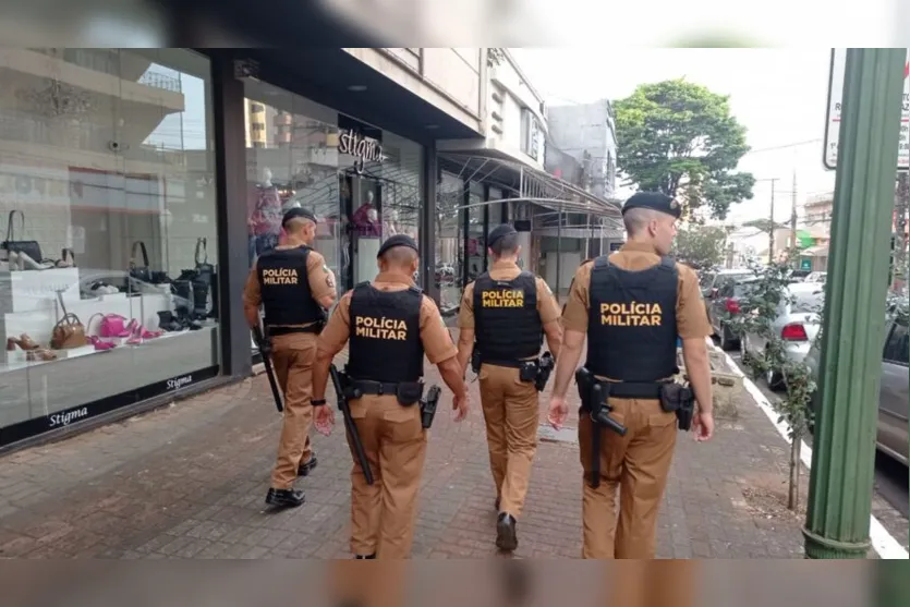  Policiais militares na Rua Oswaldo Cruz 