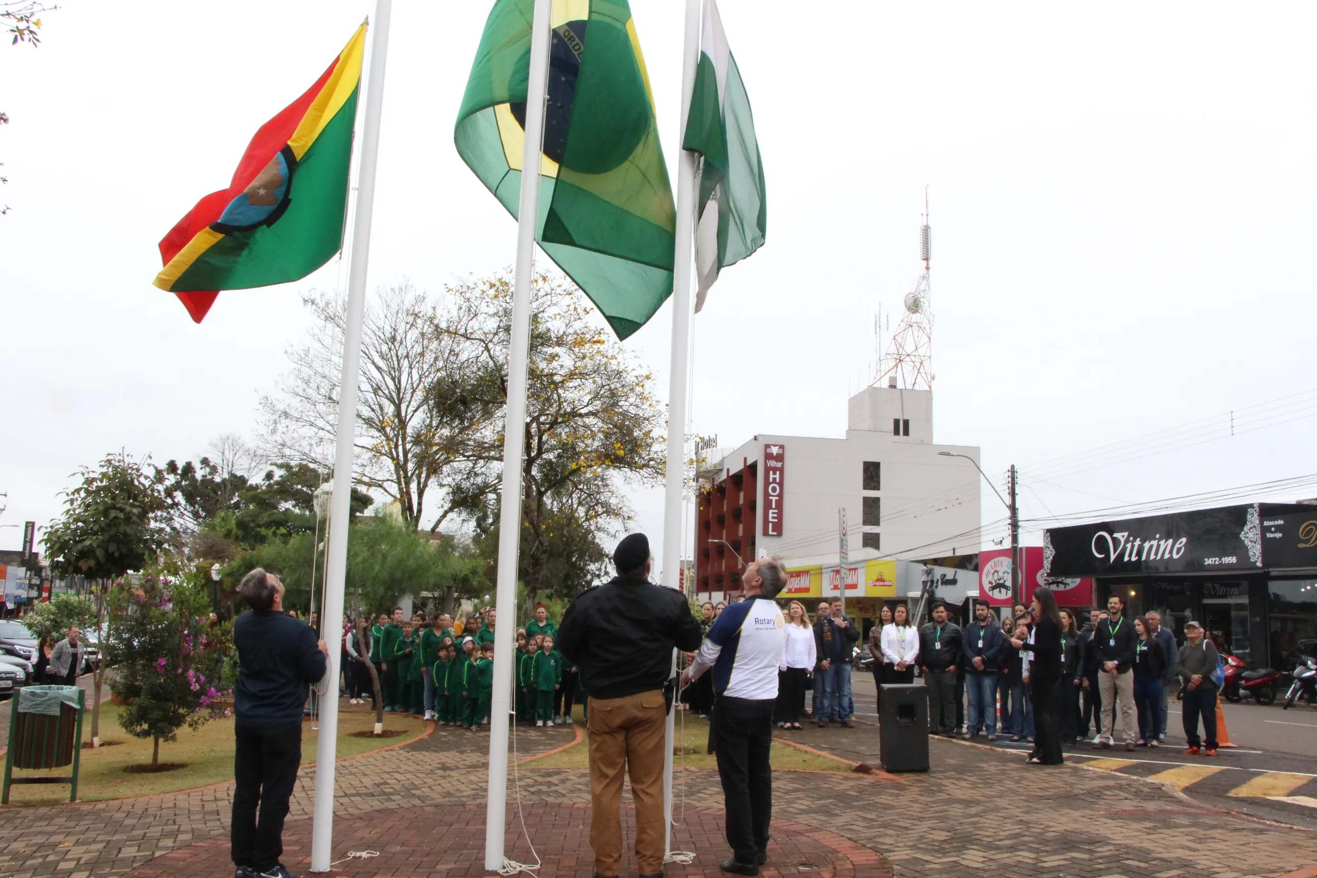 Hasteamento da Bandeira acontece as 9 horas na Praça Manoel Teodoro da Rocha (Fotos: Assessoria Imprensa Prefeitura de Ivaiporã)